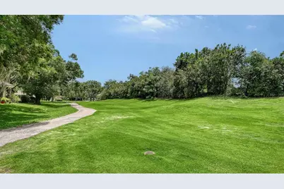 4004 Penshurst Park, Sarasota, FL 34235 - Photo 5
