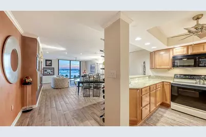 707 S Gulfstream Avenue #705, Sarasota, FL 34236 - Photo 5