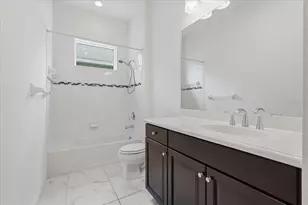3613 Woodcliff Lk Ter, Sarasota, FL 34243 - Photo 47