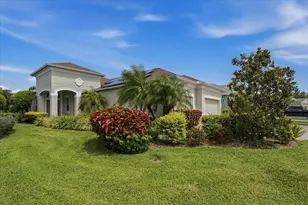 3613 Woodcliff Lk Ter, Sarasota, FL 34243 - Photo 1