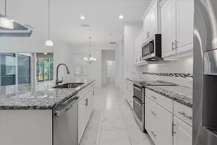 3613 Woodcliff Lk Ter, Sarasota, FL 34243 - Photo 17