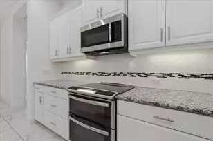 3613 Woodcliff Lk Ter, Sarasota, FL 34243 - Photo 19