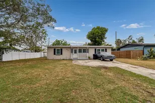4479 Porpoise Dr SE, Saint Petersburg, FL 33705 - Photo 3