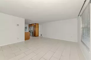 1110 Carmella Cir, Sarasota, FL 34243 - Photo 3