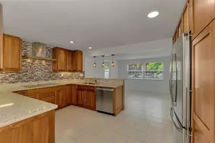 1110 Carmella Cir, Sarasota, FL 34243 - Photo 11