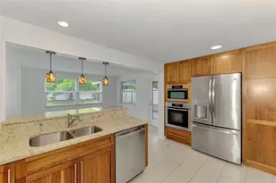 1110 Carmella Cir, Sarasota, FL 34243 - Photo 17