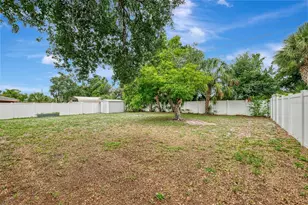 1110 Carmella Cir, Sarasota, FL 34243 - Photo 41
