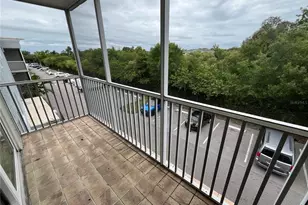 2610 Coconut Bay Ln Ln, Sarasota, FL 34237 - Photo 5