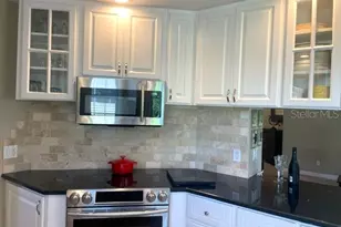 11818 Fiore Ln, Sarasota, FL 34238 - Photo 9