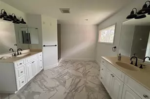 7910 Kennedy Ln, Sarasota, FL 34240 - Photo 17