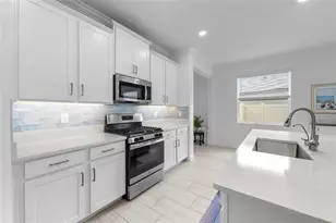 12657 Tahitian Pearl Cir, Parrish, FL 34219 - Photo 9