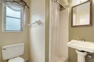 621 Alhambra Rd, Venice, FL 34285 - Photo 25