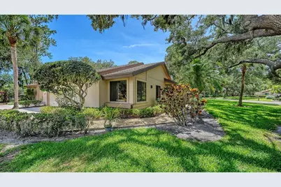 4652 Oak Hollow Drive #19, Sarasota, FL 34241 - Photo 3
