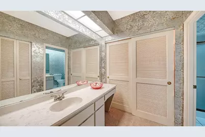 4652 Oak Hollow Drive #19, Sarasota, FL 34241 - Photo 23