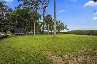 7538 Westmoreland Drive, Sarasota, FL 34243 - Photo 9