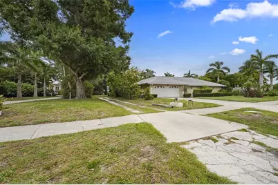 7538 Westmoreland Drive, Sarasota, FL 34243 - Photo 11