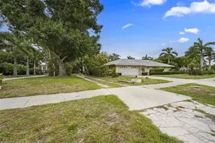7538 Westmoreland Dr, Sarasota, FL 34243 - Photo 11