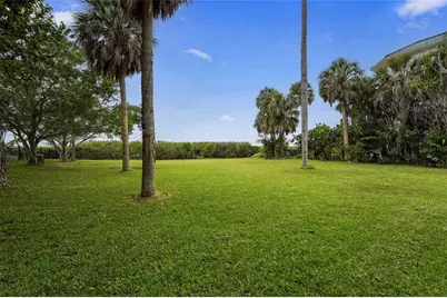 7538 Westmoreland Drive, Sarasota, FL 34243 - Photo 3