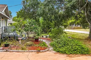 2115 55th Ave E, Bradenton, FL 34203 - Photo 3