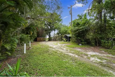 7538 Westmoreland Drive, Sarasota, FL 34243 - Photo 9