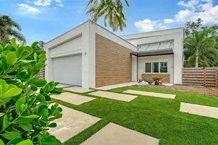 2138 Hawthorne St, Sarasota, FL 34239 - Photo 1