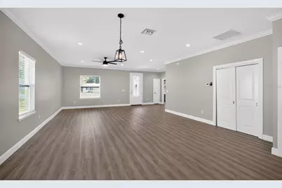 7977 49th Avenue N, Saint Petersburg, FL 33709 - Photo 5