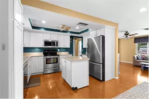 1006 De Leo Dr, Sarasota, FL 34243 - Photo 9