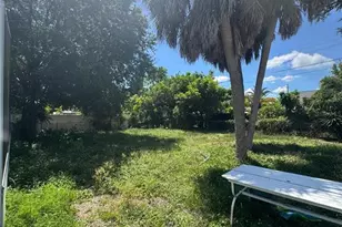 820 Pineland Ave, Venice, FL 34285 - Photo 15