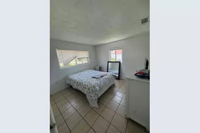 820 Pineland Avenue, Venice, FL 34285 - Photo 5