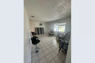 820 Pineland Avenue, Venice, FL 34285 - Photo 3