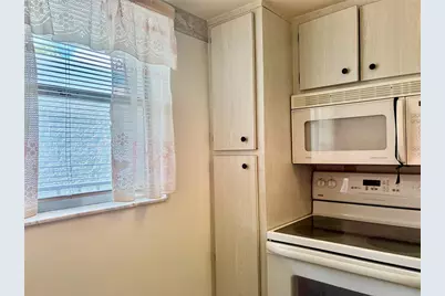 1310 Glen Oaks Drive E #385E, Sarasota, FL 34232 - Photo 9