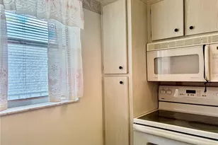 1310 Glen Oaks Dr E, Sarasota, FL 34232 - Photo 9