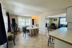 147 Maui Dr, Palmetto, FL 34221 - Photo 7