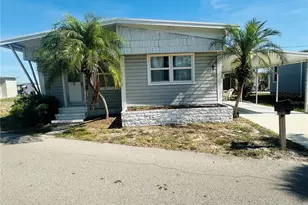 147 Maui Dr, Palmetto, FL 34221 - Photo 1