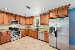 3304 Swaan Ln, Sarasota, FL 34235 - Photo 11