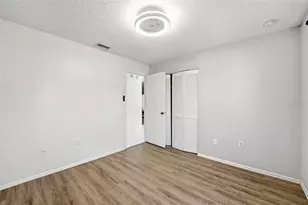 5080 Barrington Cir, Sarasota, FL 34234 - Photo 11