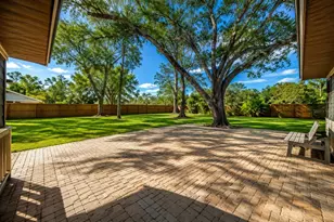 9502 59th Ave E, Bradenton, FL 34202 - Photo 5