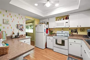 1325 Glen Oaks Dr E, Sarasota, FL 34232 - Photo 9