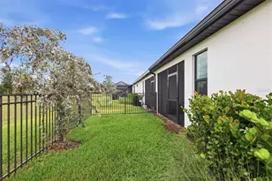 6499 Silverstar Dr, Sarasota, FL 34240 - Photo 9