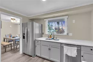 7420 Cass Cir, Sarasota, FL 34231 - Photo 9
