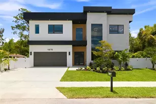 1870 Jasmine Dr, Sarasota, FL 34239 - Photo 1