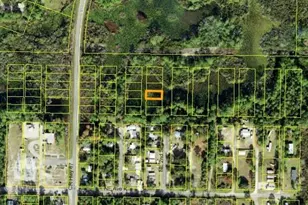 1307 NE 2nd St, Carrabelle, FL 32322 - Photo 1