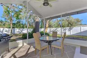 2120 Craft Ln, Sarasota, FL 34239 - Photo 31