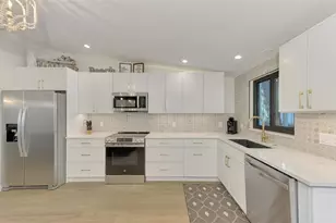 2120 Craft Ln, Sarasota, FL 34239 - Photo 13