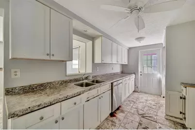 2404 Avenue A, Bradenton Beach, FL 34217 - Photo 13
