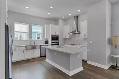 2329 Lindstrom Street, Sarasota, FL 34236 - Photo 9