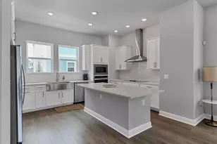 2329 Lindstrom St, Sarasota, FL 34236 - Photo 9