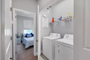 2329 Lindstrom St, Sarasota, FL 34236 - Photo 25