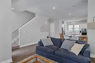 2329 Lindstrom St, Sarasota, FL 34236 - Photo 5