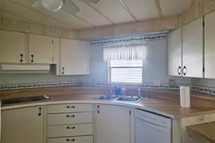 3329 Oakwood Blvd S, Sarasota, FL 34237 - Photo 9
